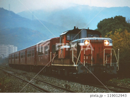 筑豊本線を走る普通列車 筑豊本線を走る普通列車 119012943