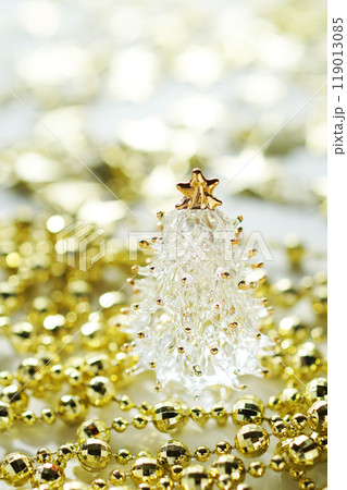 クリスマス・イメージ ガラスのクリスマスツリー クリスマス・イメージ ガラスのクリスマスツリー 119013085