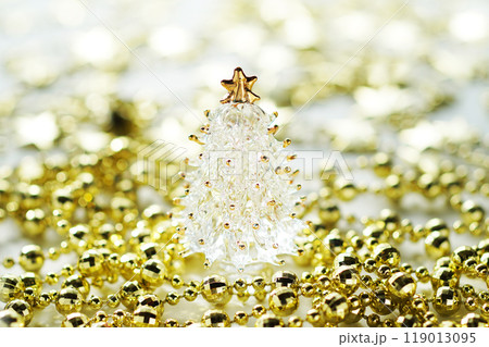 クリスマス・イメージ ガラスのクリスマスツリー クリスマス・イメージ ガラスのクリスマスツリー 119013095