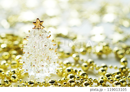 クリスマス・イメージ ガラスのクリスマスツリー クリスマス・イメージ ガラスのクリスマスツリー 119013105