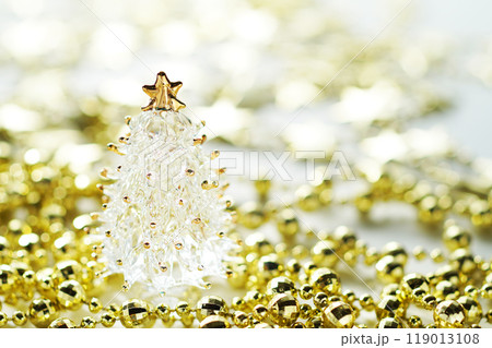 クリスマス・イメージ ガラスのクリスマスツリー クリスマス・イメージ ガラスのクリスマスツリー 119013108