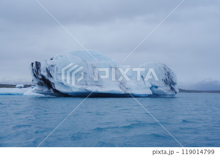 アイスランドのヨークルスアゥルロゥン氷河湖 119014799