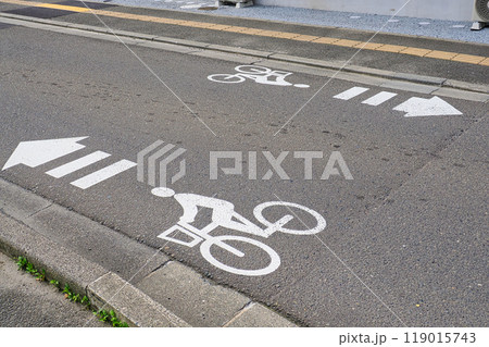 車道の自転車ナビマーク 119015743