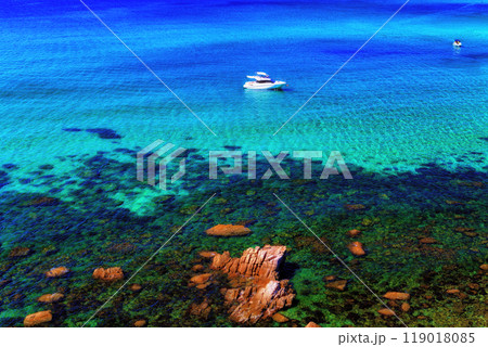 青く輝く敦賀の晩夏の海⑦ 119018085