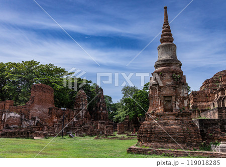 アユタヤ歴史公園散策 119018285