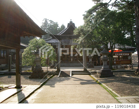 山形県鶴岡市の荘内神社の三の鳥居 119018438