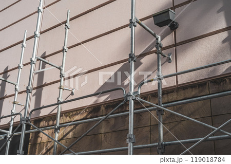 外壁工事と足場の架け払い 119018784