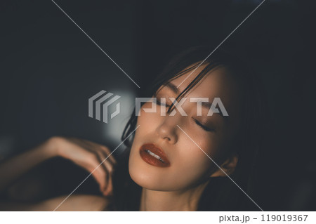 若い女性のビューティーポートレート 119019367