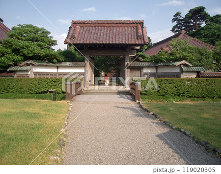 山形県鶴岡市の致道館の表御門 山形県鶴岡市の致道館の表御門 119020305
