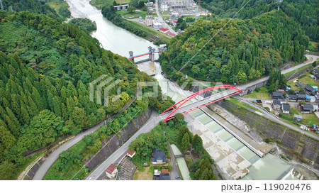 黒部川扇状地の要　愛本橋とその周辺　黒部川扇状地 119020476