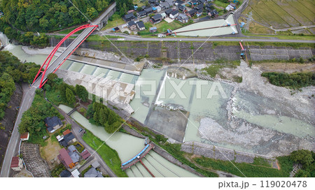 黒部川扇状地の要　愛本橋とその周辺　黒部川扇状地 119020478