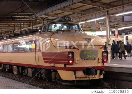 帰宅ラッシュ輸送に従事する489系特急電車のホームライナー鴻巣_2010/3/10撮影 帰宅ラッシュ輸送に従事する489系特急電車のホームライナー鴻巣_2010/3/10撮影 119020826