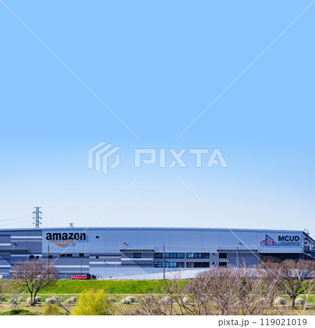 多摩川 沿いの アマゾン ( amazon )の 大規模配送センター 【 川崎市 の 風景 】 多摩川 沿いの アマゾン ( amazon )の 大規模配送センター 【 川崎市 の 風景 】 119021019