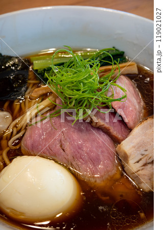 与那原NAGISA醤油ラーメン縦：山原地鶏と久米島赤鶏スープ、チャーシュー・青ネギ・ゆで卵 119021027