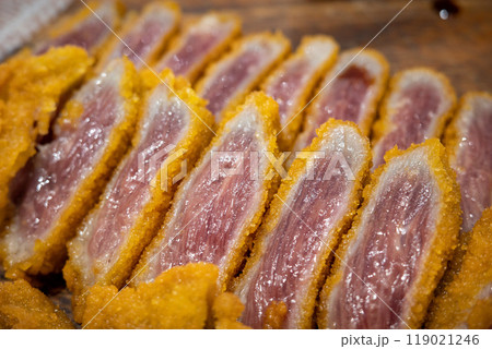 沖縄県那覇市AGESEN牛カツ・レアカツ・接写 119021246