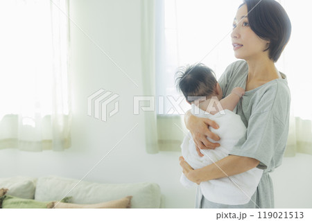 赤ちゃんんとお母さん  119021513