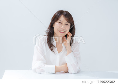 女性 ポートレート 女性 ポートレート 119022302
