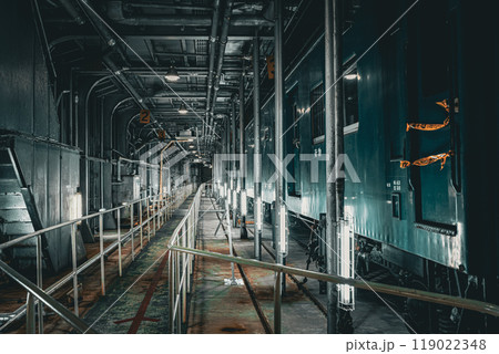 青函連絡船 八甲田丸の車両甲板 青函連絡船 八甲田丸の車両甲板 119022348