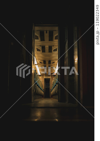 青函連絡船　八甲田丸の車両の通路 119022349