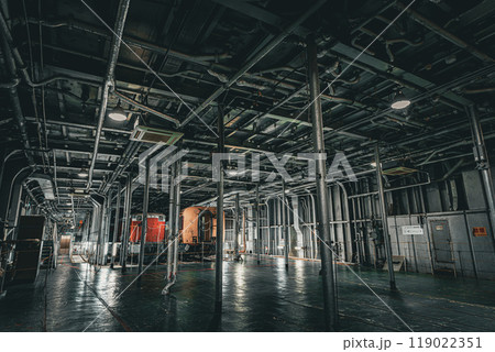 青函連絡船 八甲田丸の車両甲板 青函連絡船 八甲田丸の車両甲板 119022351