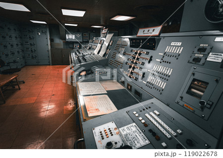 青函連絡船　八甲田丸の機関室 119022678