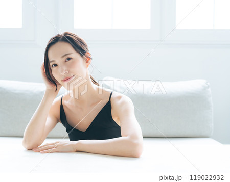 女性の美容ポートレート　スキンケア　コスメ 119022932