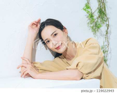 女性の美容ポートレート　スキンケア　コスメ 119022943