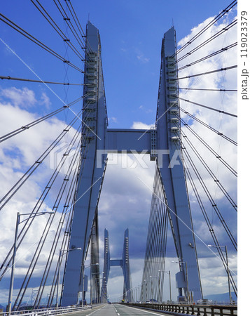瀬戸大橋で瀬戸内海を渡る　櫃石島橋（香川県坂出市） 119023379