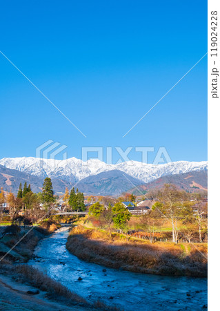 秋の白馬村:大出公園から白馬三山の眺め 秋の白馬村:大出公園から白馬三山の眺め 119024228