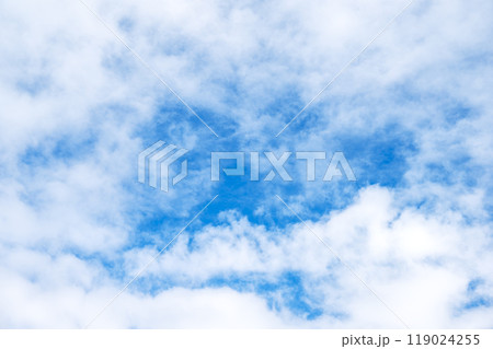 秋の空 青空 晴れ 10月 空イメージ 【東京都】 119024255