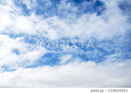 秋の空 青空 晴れ 10月 空イメージ 【東京都】 119024262