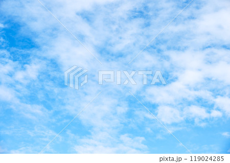 秋の空 青空 晴れ 10月 空イメージ 【東京都】 119024285