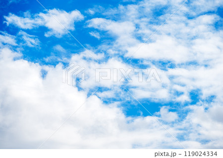 秋の空 青空 晴れ 10月 空イメージ 【東京都】 119024334