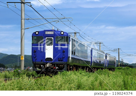 【JR東日本】キハ48形＋キハ40形〜越乃Shu＊Kura〜（妙高はねうまライン：春日山〜高田） 119024374