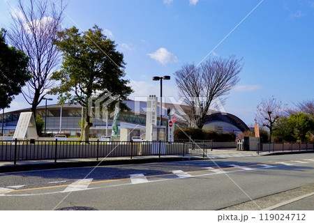 家原大池(えばらおおいけ)体育館の建物が見える風景 大阪府堺市西区 家原大池(えばらおおいけ)体育館の建物が見える風景 大阪府堺市西区 119024712