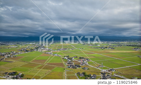 黒部川右岸側河口上空から見た周辺の様子 富山湾や黒部川扇状地 黒部川右岸側河口上空から見た周辺の様子 富山湾や黒部川扇状地 119025846