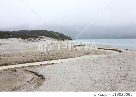 恐山 宇曽利湖の極楽浜 恐山 宇曽利湖の極楽浜 119026095