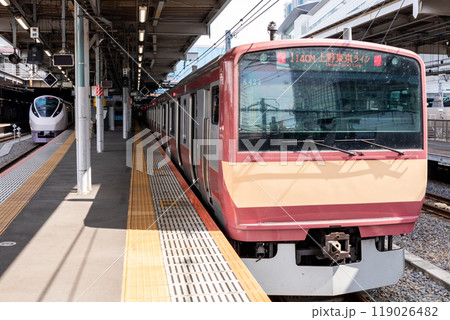 【品川駅】出発を待つ常磐線の赤電 【品川駅】出発を待つ常磐線の赤電 119026482
