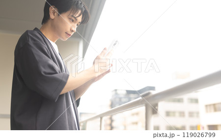 屋内メンズポートレート 119026799