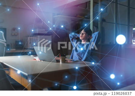 男性の室内ポートレート 119026837