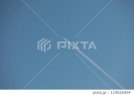 ひこうき雲 ジェット旅客機 雲景画 119026904