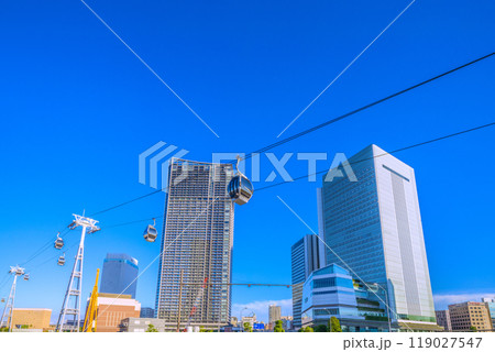 日本の横浜都市景観　桜木町駅前のザ・タワー横浜北仲や横浜市役所などを望む 119027547