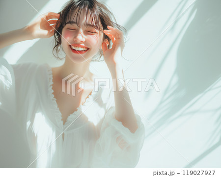 女性の美容イメージ（スキンケア・ヘアケア・ヘッドスパ） 119027927