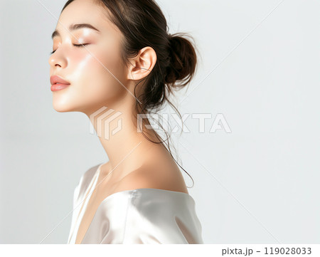 アジア人女性の美容イメージ（スキンケア・ボディケア・エステサロン） 119028033