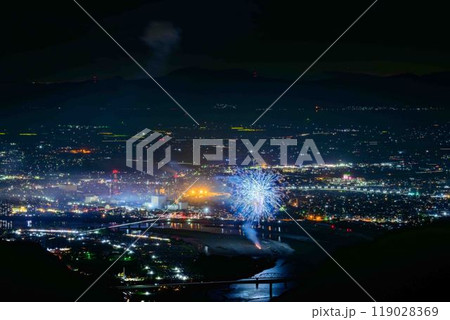 絶景の夜空に映える都市景観風景と夜花火「八代全国花火競技大会(さかもと八竜天文台)」(八代市坂本町) 119028369
