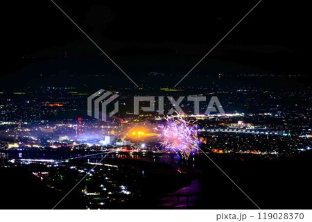 絶景の夜空に映える都市景観風景と夜花火「八代全国花火競技大会(さかもと八竜天文台)」(八代市坂本町) 絶景の夜空に映える都市景観風景と夜花火「八代全国花火競技大会(さかもと八竜天文台)」(八代市坂本町) 119028370