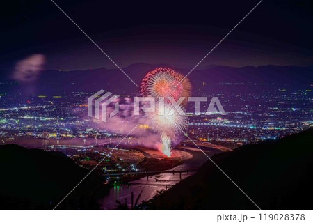 絶景の夜空に映える都市景観風景と夜花火「八代全国花火競技大会(さかもと八竜天文台)」(八代市坂本町) 119028378