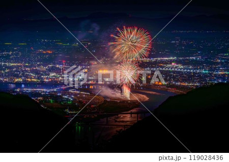 絶景の夜空に映える都市景観風景と夜花火「八代全国花火競技大会(さかもと八竜天文台)」(八代市坂本町) 絶景の夜空に映える都市景観風景と夜花火「八代全国花火競技大会(さかもと八竜天文台)」(八代市坂本町) 119028436