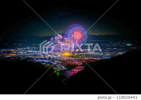 絶景の夜空に映える都市景観風景と夜花火「八代全国花火競技大会(さかもと八竜天文台)」(八代市坂本町) 絶景の夜空に映える都市景観風景と夜花火「八代全国花火競技大会(さかもと八竜天文台)」(八代市坂本町) 119028441