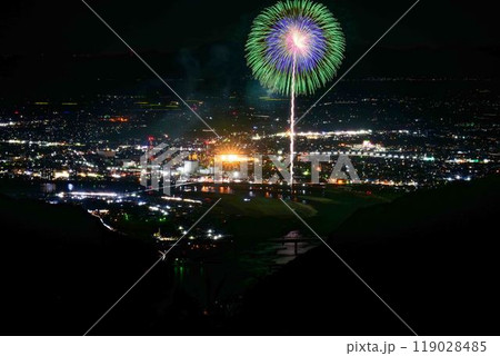 絶景の夜空に映える都市景観風景と夜花火「八代全国花火競技大会(さかもと八竜天文台)」(八代市坂本町) 絶景の夜空に映える都市景観風景と夜花火「八代全国花火競技大会(さかもと八竜天文台)」(八代市坂本町) 119028485